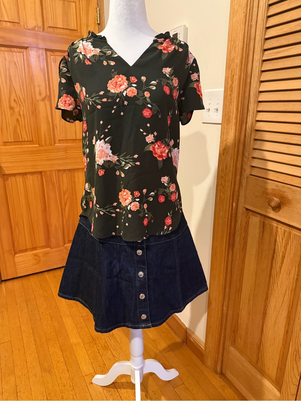 2 pcs “ Floral V-Neck Short Sleeve Top - Black with Coral Floral
